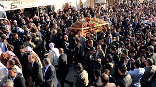 Eltemették a jazidik Németországban meghalt vezetőjét