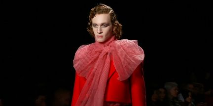 Fashion Week : Alejandro Gómez Palomo revisite les codes de la masculinité