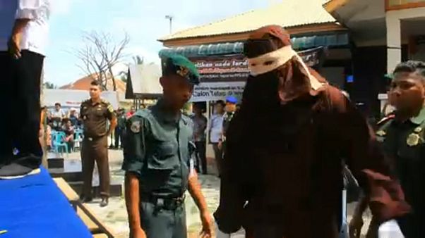 شلاق زدن در اندونزی شلاق زدن در اندونزی