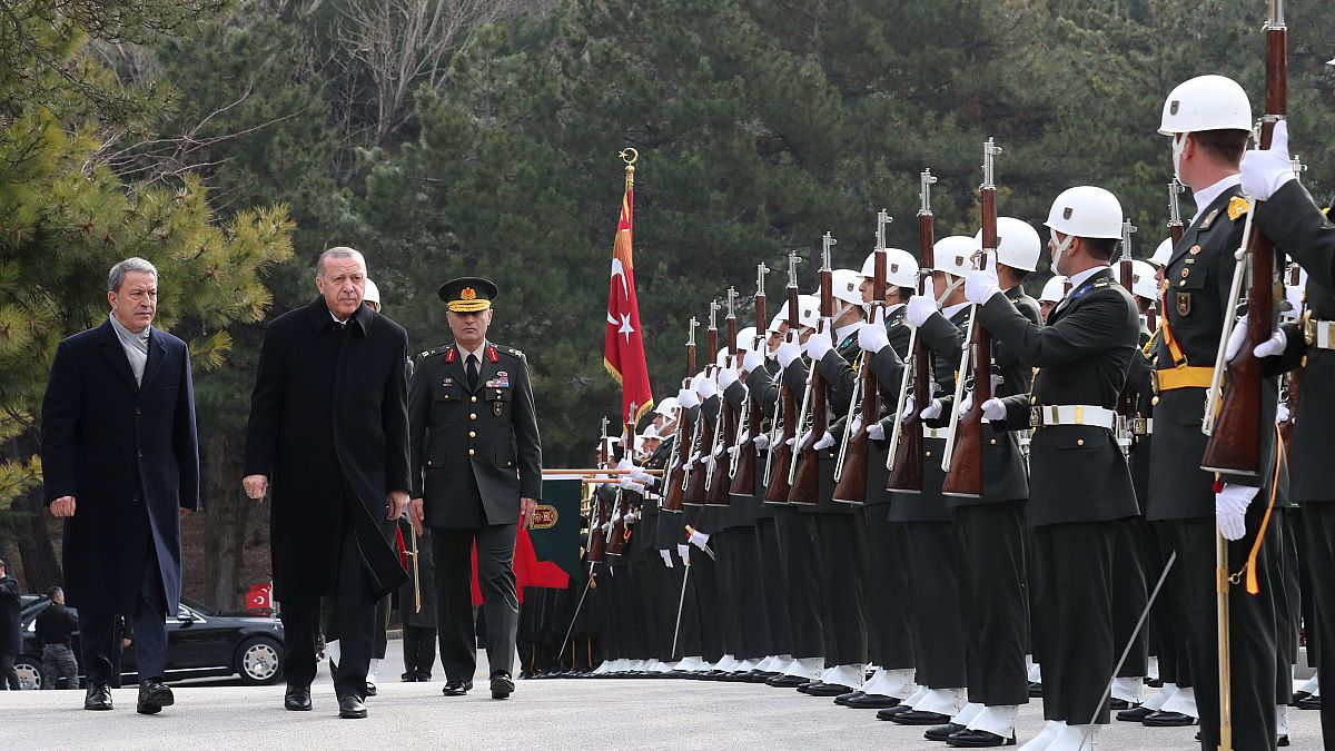 تركيا ترصد مكافأة بقيمة 4 ملايين ليرة للعثور على الضباط الفارين الى اليونان 