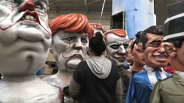 Le défilé des caricatures au Carnaval de Nice Le défilé des caricatures au Carnaval de Nice