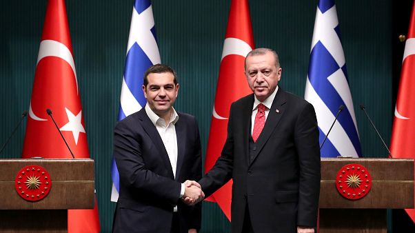 Grécia e Turquia de mãos dadas para diminuir tensão Grécia e Turquia de mãos dadas para diminuir tensão