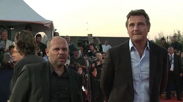 Liam Neeson accusato di razzismo, salta la prima del film Liam Neeson accusato di razzismo, salta la prima del film
