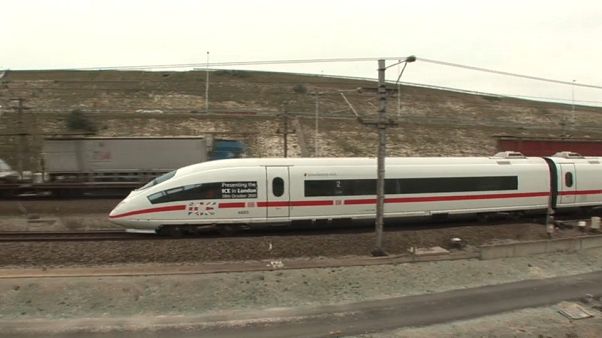 Bruselas veta la fusión de los gigantes del tren de alta velocidad Alstom y Siemens Bruselas veta la fusión de los gigantes del tren de alta velocidad Alstom y Siemens