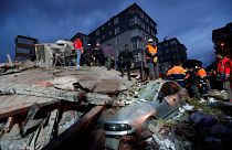 Un immeuble s'effondre à Istanbul