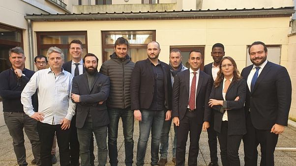Francia llama a consultas a su embajador tras la reunión Di Maio con los 'chalecos amarillos' Francia llama a consultas a su embajador tras la reunión Di Maio con los 'chalecos amarillos'