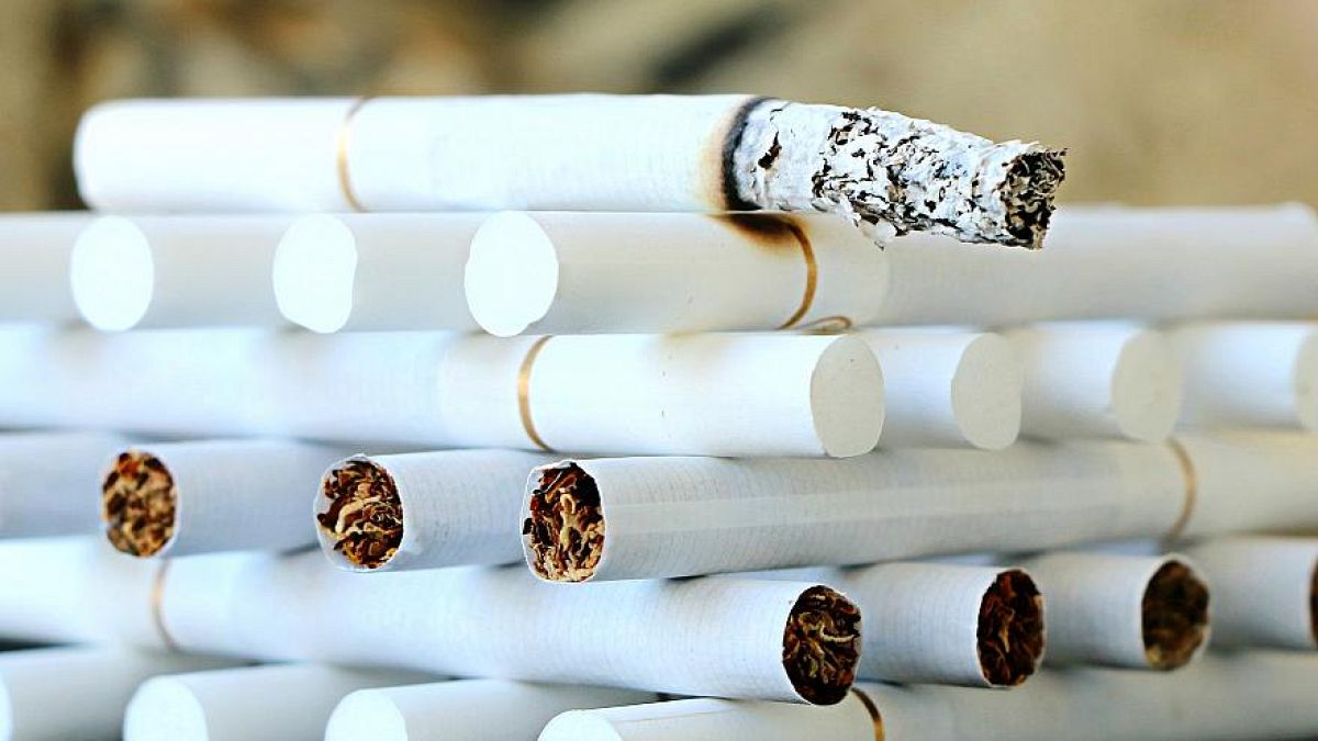 التدخين ليس فقط ضارا بالصحة.. بل قد يفقدك حضانة الأبوّة 