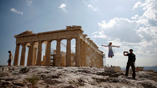 Κομισιόν: Με πάνω από 2% τρέχει η ανάπτυξη στην Ελλάδα Κομισιόν: Με πάνω από 2% τρέχει η ανάπτυξη στην Ελλάδα