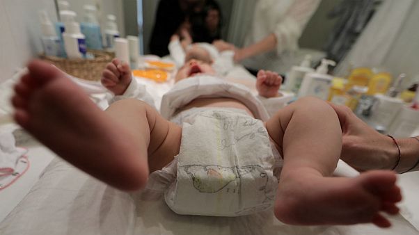 جوان هندی والدینش را به خاطر به دنیا آوردنش به دادگاه میکشاند جوان هندی والدینش را به خاطر به دنیا آوردنش به دادگاه میکشاند
