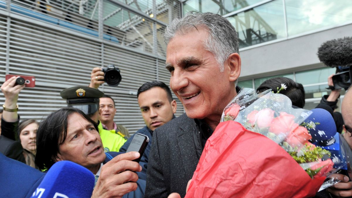 Carlos Queiroz à chegada ao aeroporto El Dorado, em Bogotá 