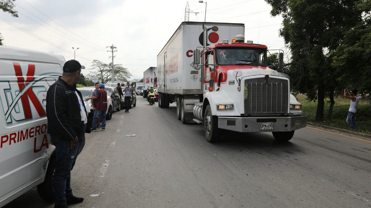 کمک‌های بشردوستانه آمریکا به مرز ونزوئلا رسید؛ ارتش مادورو مرز را بست 