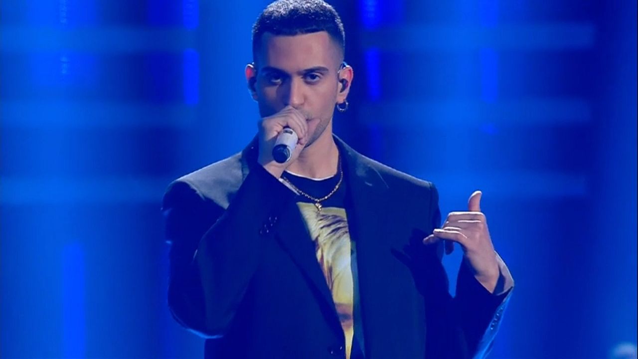 Sanremo: premiato Mahmood, stasera i duetti Sanremo: premiato Mahmood, stasera i duetti