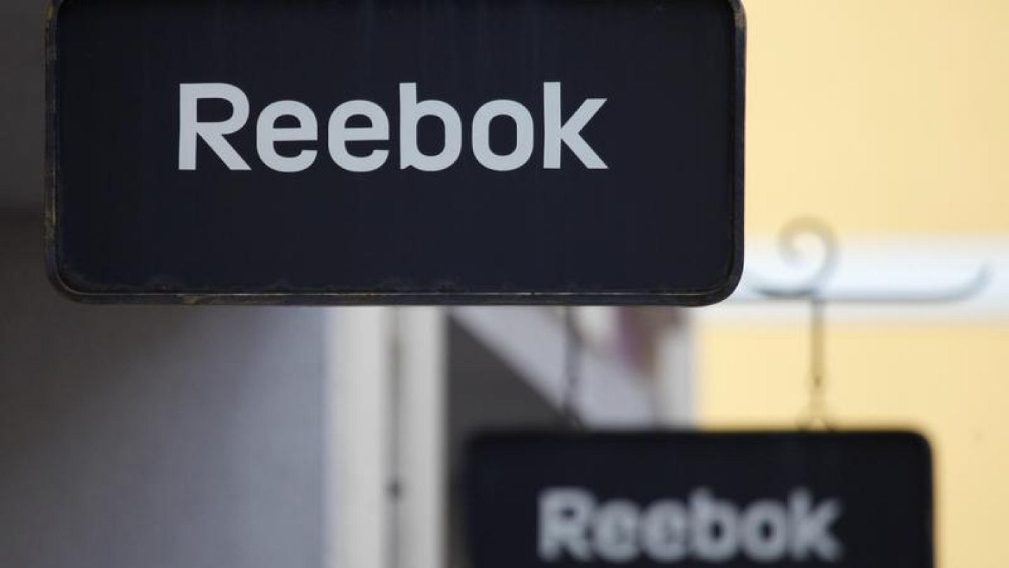 Feudo Repegar suéter Reebok Russia stirs controversy with 'face-sitting' slogan in feminist ad  campaign | Euronews