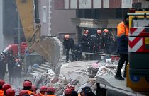 AKUT: İstanbul'da çöken binada son moloz kalkana kadar umut devam ediyor