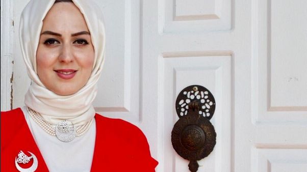 II. Abdülhamid'in torunu Nilhal ile İnönü Vakfı arasında broş polemiği II. Abdülhamid'in torunu Nilhal ile İnönü Vakfı arasında broş polemiği