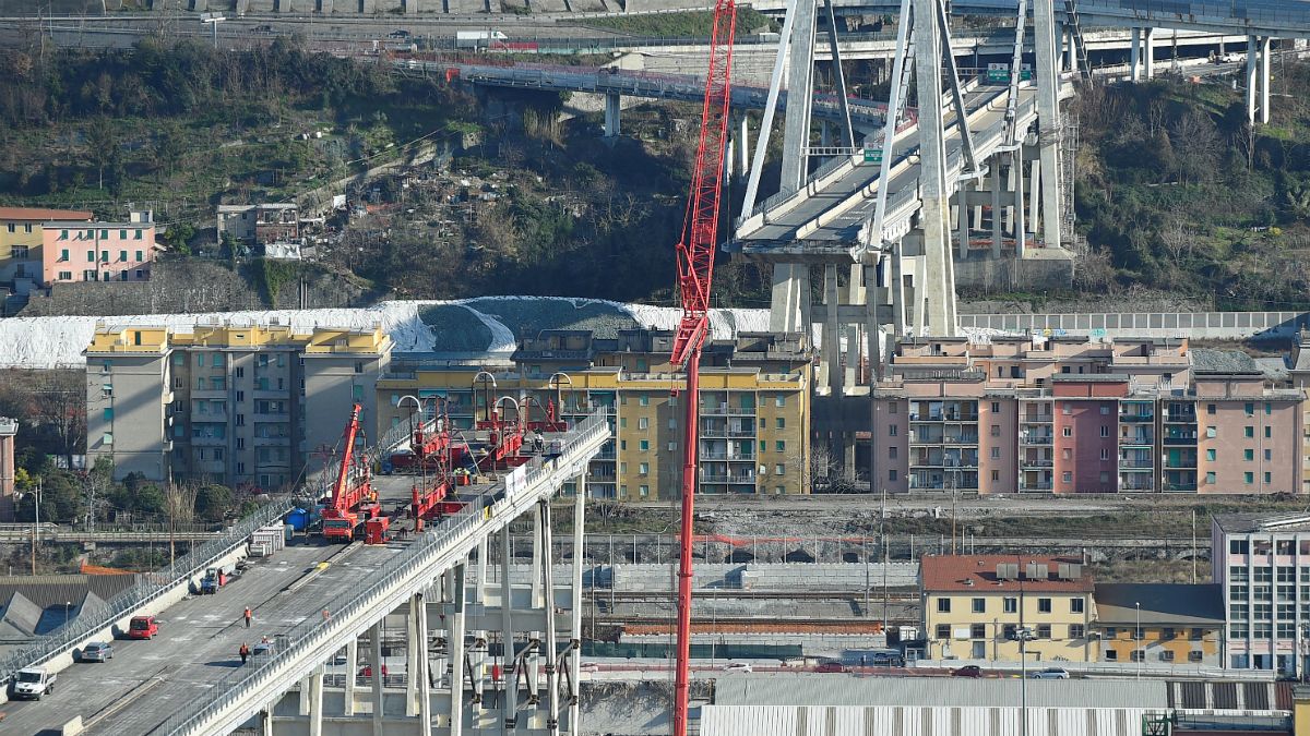 Restos da Ponte Morandi estão a ser demolidos para dar lugar a novo viaduto