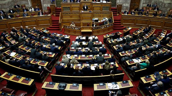 Yunanistan Makedonya'nın NATO üyelik protokolünü onayladı Yunanistan Makedonya'nın NATO üyelik protokolünü onayladı