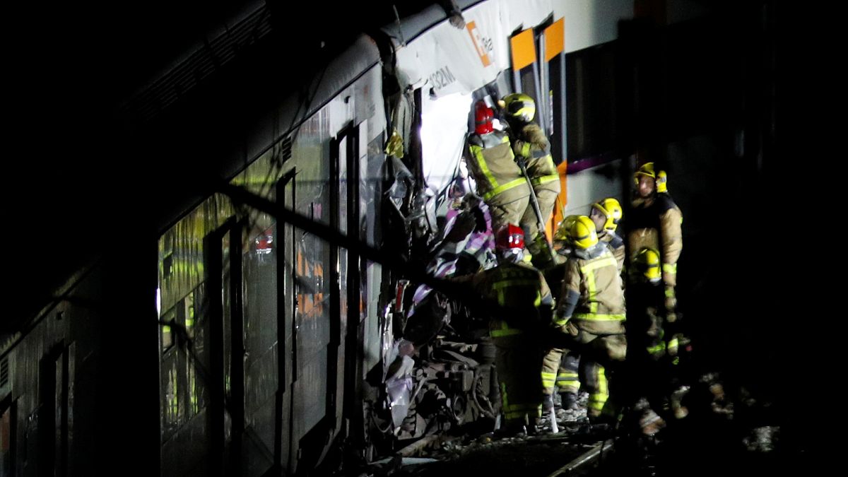 Zugunglück bei Barcelona: 1 Tote, 100 Verletzte
