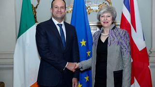 May e Varadkar discutem o Brexit em Dublin