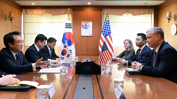 Usa-Corea del nord, i due nemici si annusano Usa-Corea del nord, i due nemici si annusano