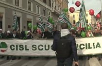 Στους δρόμους της Ρώμης τα εργατικά συνδικάτα - Ζητούν νέες θέσεις εργασίας