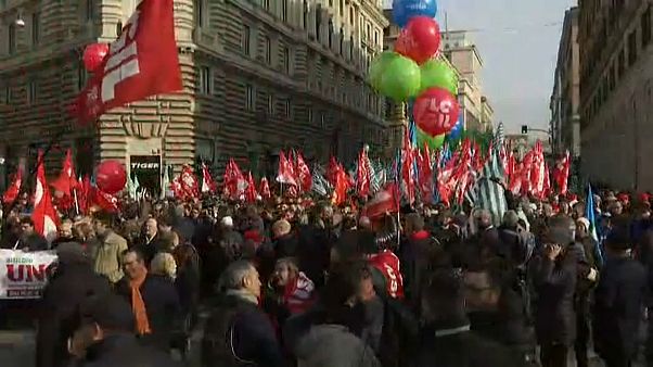 Italien: Hunderttausende fordern andere Wirtschaftspolitik Italien: Hunderttausende fordern andere Wirtschaftspolitik