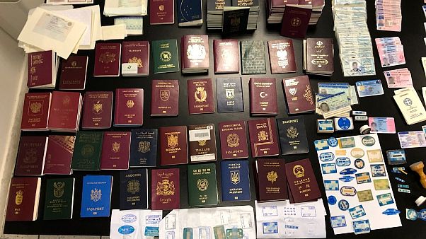 Εξάρθρωση σπείρας πλαστών διαβατηρίων Εξάρθρωση σπείρας πλαστών διαβατηρίων