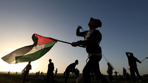 filistin bayrağı tutan insanlar, gazze şeridi filistin bayrağı tutan insanlar, gazze şeridi