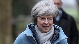 Brexit: May quer propôr novo debate no parlamento