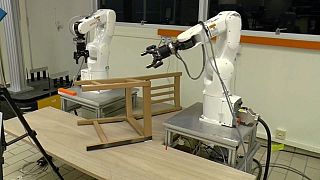 Mobilya monte edebilen robot 