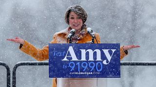 Amy Klobuchar hielt ihre Rede während eines Schneesturms.