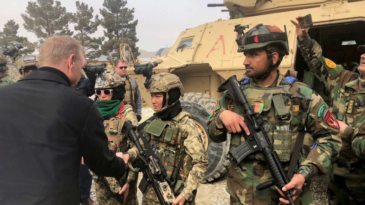 سفر غیر منتظره وزیر دفاع موقت آمریکا به افغانستان