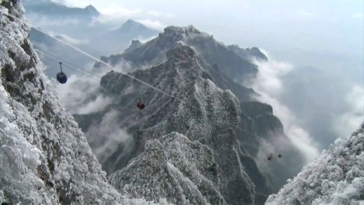 شاهد: الثلوج تشكل مشاهد خلابة على قمم جبال الصين