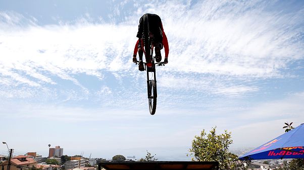 Runter kommen sie alle: Mountainbike-Rennen durch Valparaíso Runter kommen sie alle: Mountainbike-Rennen durch Valparaíso