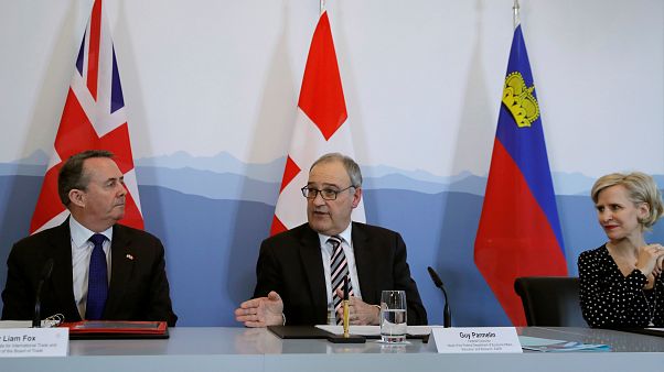 İsviçre ile İngiltere'den Brexit adımı: Taraflar ticaret anlaşması imzaladı İsviçre ile İngiltere'den Brexit adımı: Taraflar ticaret anlaşması imzaladı