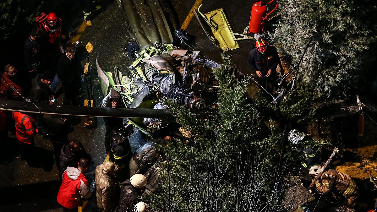 TSK'ya ait helikopter Çekmeköy'de düştü: 4 asker hayatını kaybetti