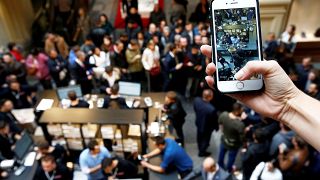 iPhone satışları yüzde 20 düştü, Huawei satışları yüzde 23 arttı