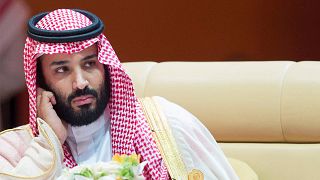Video: Suudi Prens Muhammed Bin Selman Mekke ziyaretinde Kabe'nin çatısına çıktı