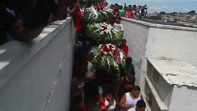 Θρήνος και αναπάντητα ερωτήματα στις κηδείες των θυμάτων της Φλαμένγκο