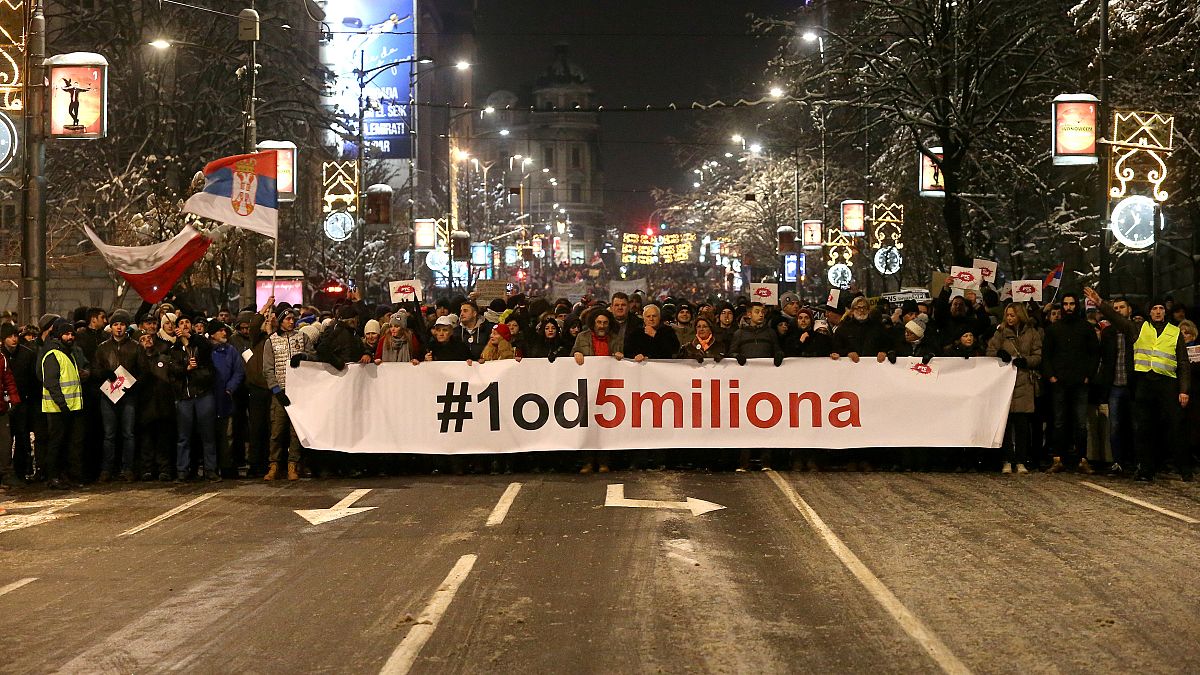 Serbia, boicottaggio politico: due parlamenti, uno "usurpatore e uno "democratico"