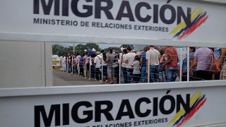 Personas cruzan la frontera entre Colombia y Venezuela. 9 de febrero, 2019.