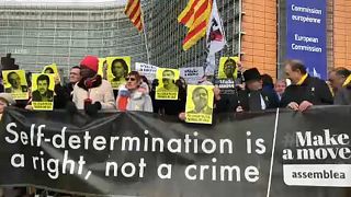 Katalán per: szolidaritási tüntetés Brüsszelben