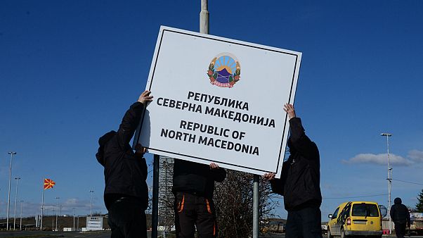 Prespa Anlaşması'nda ilk fiili adım: Sınıra Kuzey Makedonya tabelaları asıldı Prespa Anlaşması'nda ilk fiili adım: Sınıra Kuzey Makedonya tabelaları asıldı