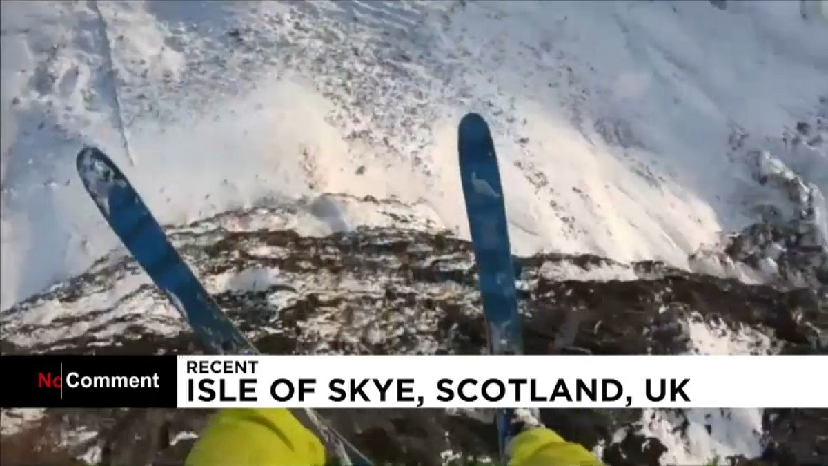 شاهد.. مغامر يقفز من قمم جبال اسكتلندا خلال أسبوع
