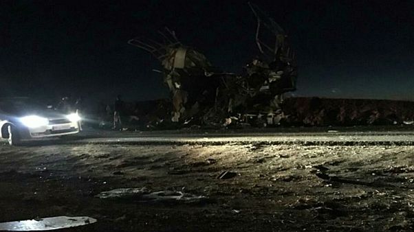 مقتل 27 من أفراد الحرس الثوري الإيراني في هجوم انتحاري بجنوب شرق إيران مقتل 27 من أفراد الحرس الثوري الإيراني في هجوم انتحاري بجنوب شرق إيران