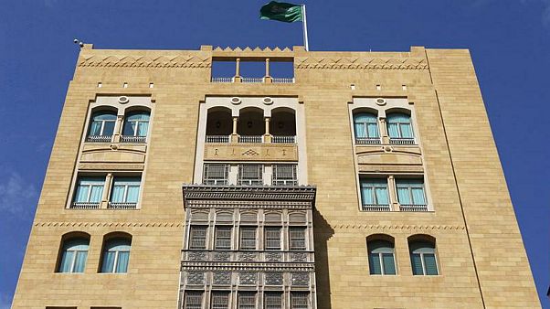 السعودية ترفع الحظر عن سفر مواطنيها للبنان السعودية ترفع الحظر عن سفر مواطنيها للبنان