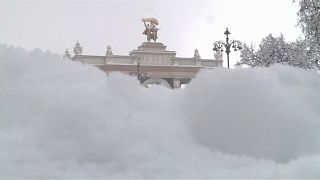 Tempestade de neve leva caos a Moscovo