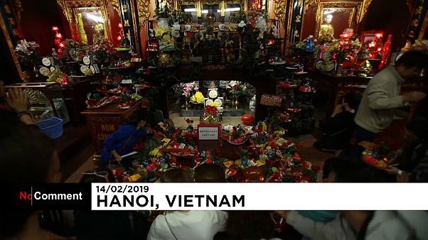 In Vietnam besuchen Singles am Valentinstag einen Tempel der Liebe In Vietnam besuchen Singles am Valentinstag einen Tempel der Liebe