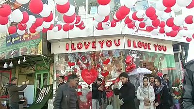 Afegãos celebram São Valentim com flores