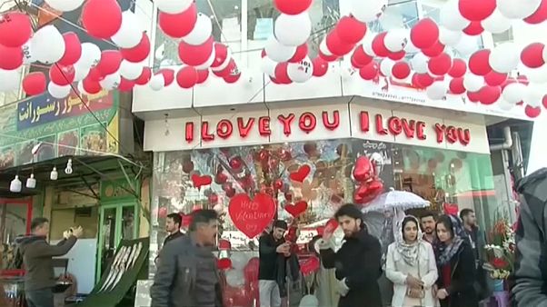 Afegãos celebram São Valentim com flores Afegãos celebram São Valentim com flores